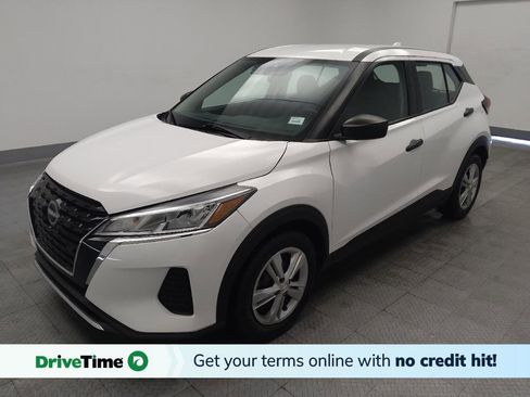 Used 2022 Nissan Kicks S image 1