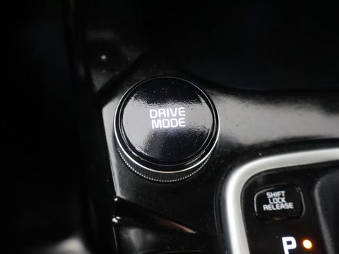 Used 2023 Kia Seltos SX image 48