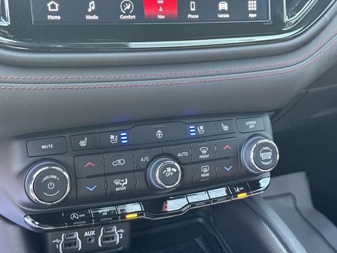 Used 2023 Dodge Durango GT image 35