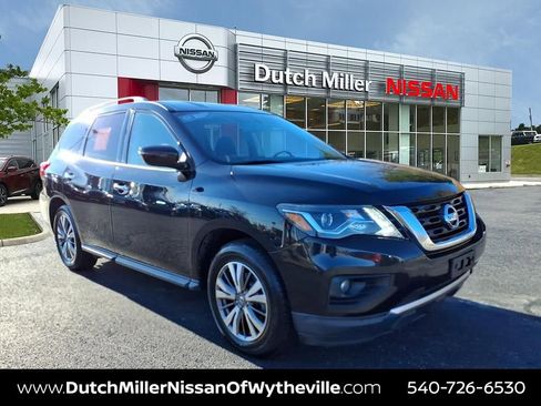 Used 2019 Nissan Pathfinder SV image 1