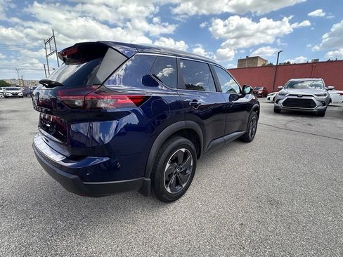 Certified 2025 Nissan Rogue SV w/ SV Premium Package FWD image 4