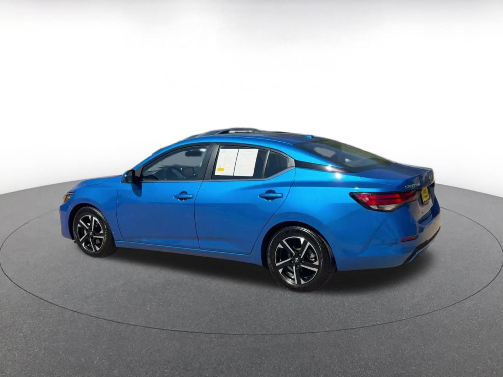Used 2025 Nissan Sentra SV FWD image 9