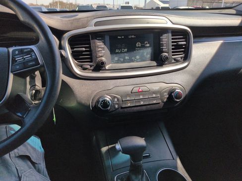 Used 2019 Kia Sorento L image 18