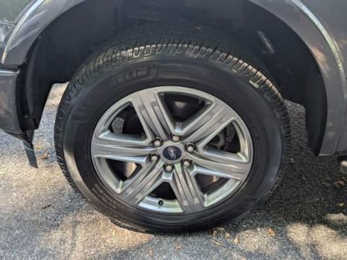 Used 2018 Ford F150 XLT w/ Equipment Group 302A Luxury AWD/4WD image 9