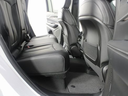 New 2025 Jeep Grand Cherokee Limited image 24