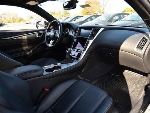 Used 2017 INFINITI Q60 3.0t w/ Premium Plus Package 3.0T image 9