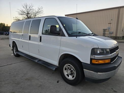 Used 2018 Chevrolet Express 3500 LT w/ LT Preferred Equipment Group RWD image 36