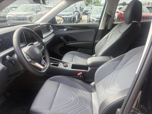 Used 2026 Volkswagen Tiguan SE AWD/4WD image 19