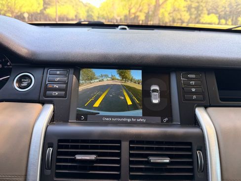 Used 2017 Land Rover Discovery Sport HSE image 4