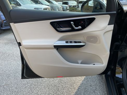 Used 2024 Mercedes-Benz GLC 300 4MATIC image 18