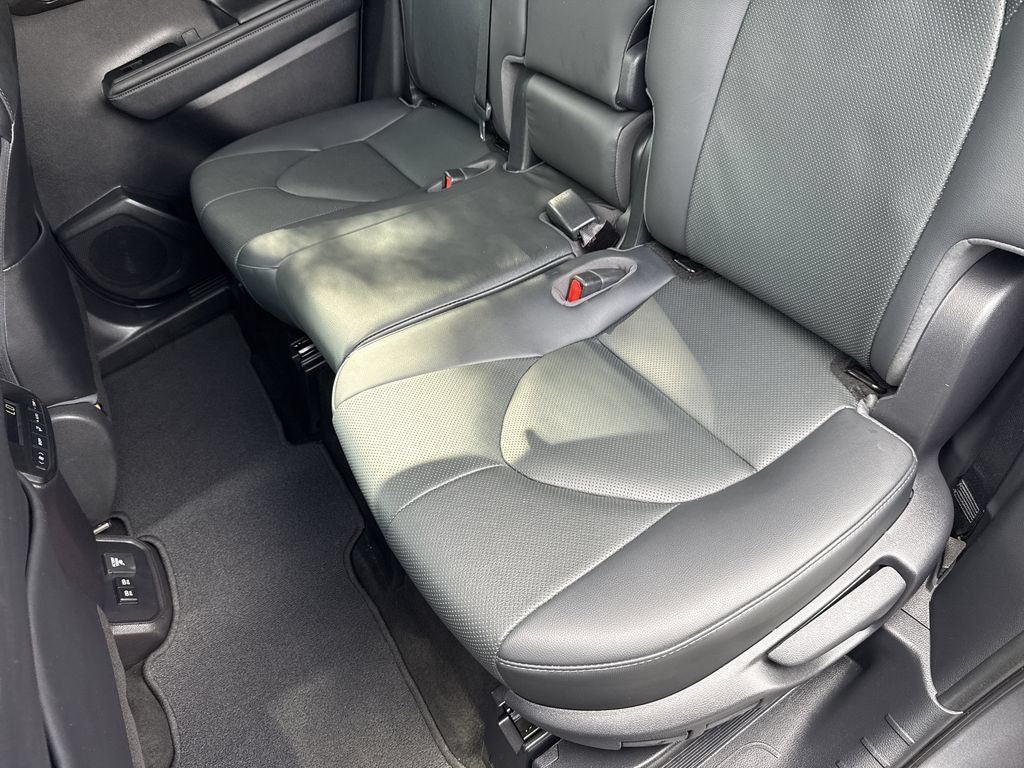 Used 2021 Toyota Highlander Limited FWD image 30