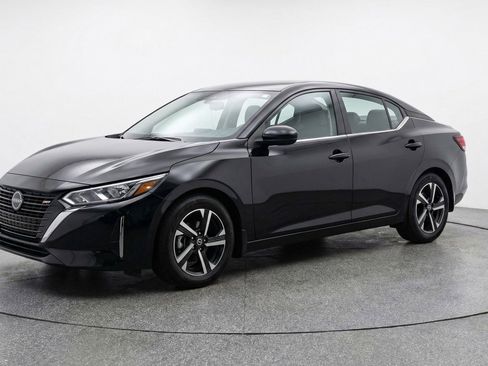 Used 2025 Nissan Sentra SV image 3