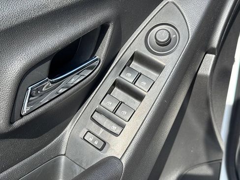 Used 2019 Chevrolet Trax LT w/ LT Convenience Package AWD/4WD image 36