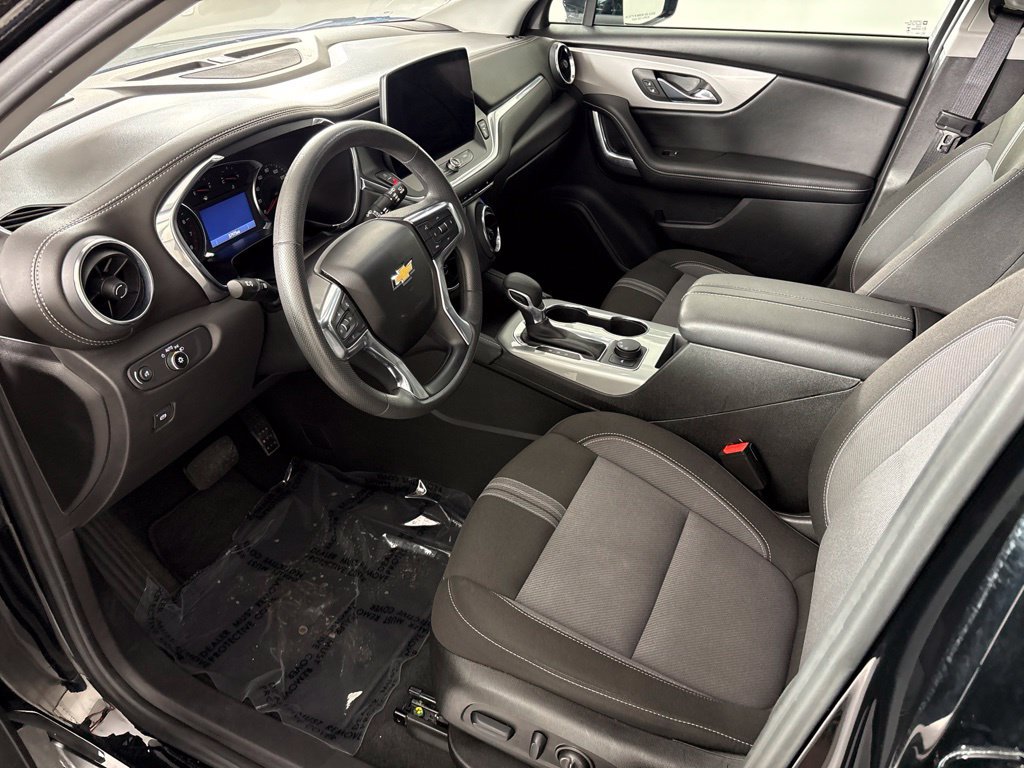 Used 2025 Chevrolet Blazer LT FWD image 25