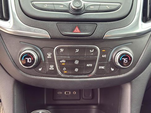 Used 2021 Chevrolet Equinox LT FWD image 31