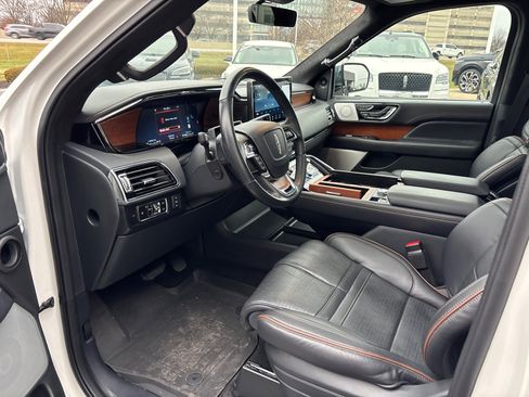 Certified 2024 Lincoln Navigator Black Label image 24