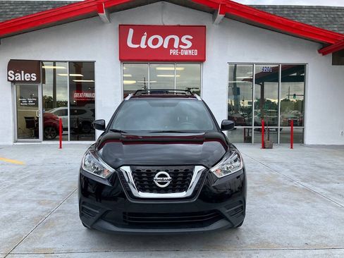 Used 2019 Nissan Kicks SV w/ Exterior Package FWD image 1