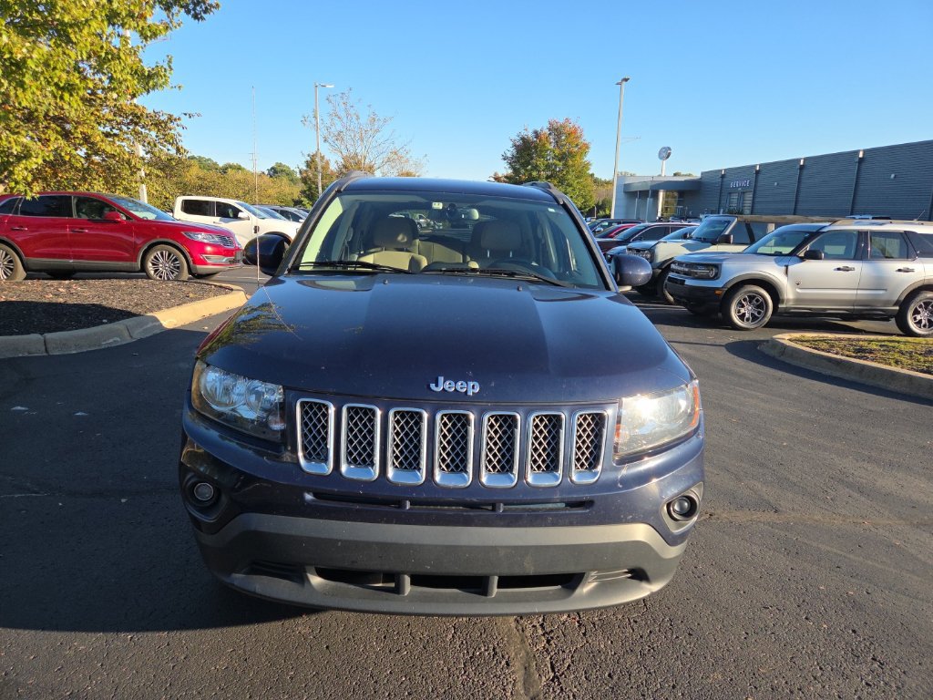 Used 2017 Jeep Compass Latitude FWD image 2
