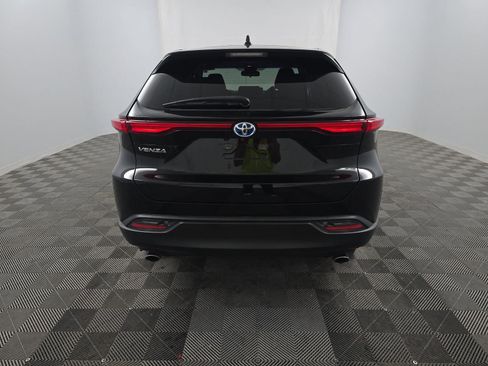 Used 2023 Toyota Venza LE AWD/4WD image 4