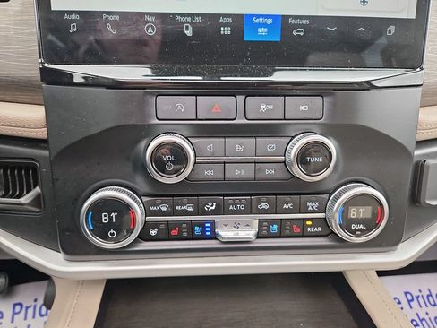 Used 2024 Ford Expedition Limited AWD/4WD image 14