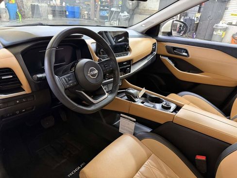 Used 2023 Nissan Rogue Platinum w/ Platinum Premium Package AWD/4WD image 12