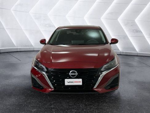 Used 2025 Nissan Altima 2.5 SV w/ SV Premium Package image 2