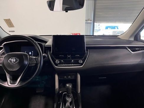Used 2025 Toyota Corolla Cross XLE FWD image 19
