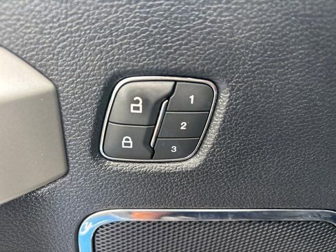 Used 2019 Ford F250 Lariat w/ Lariat Ultimate Package AWD/4WD image 16