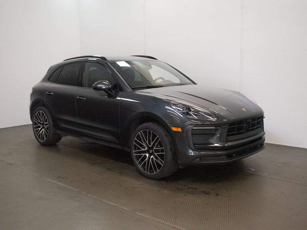 Certified 2026 Porsche Macan AWD/4WD image 8