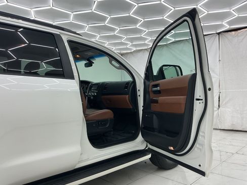 Used 2016 Toyota Sequoia Platinum AWD/4WD image 17