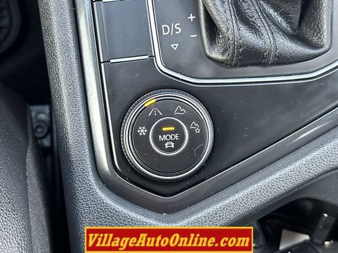 Used 2020 Volkswagen Tiguan SE w/ Panoramic Sunroof Package AWD/4WD image 23