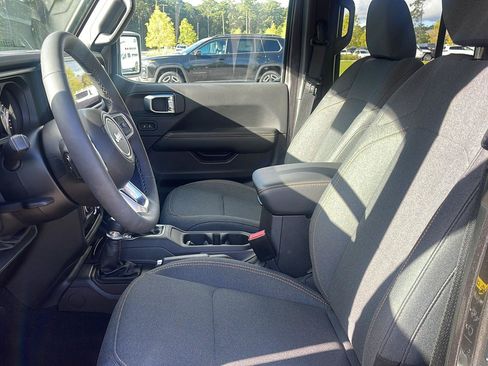 Used 2025 Jeep Wrangler Unlimited Sahara w/ Safety Group AWD/4WD image 13