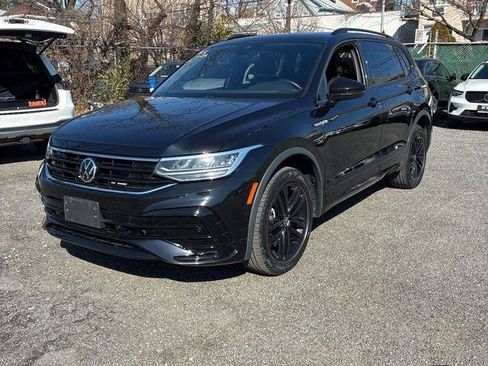 Used 2022 Volkswagen Tiguan SE R-Line image 1