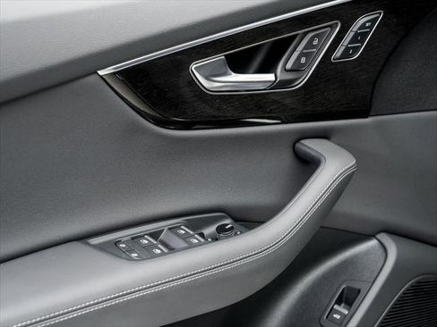 Certified 2025 Audi Q8 Premium Plus w/ Premium Plus Package AWD/4WD image 8