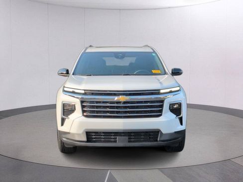 Used 2025 Chevrolet Traverse LT w/ Sun and Wheel Package FWD image 10