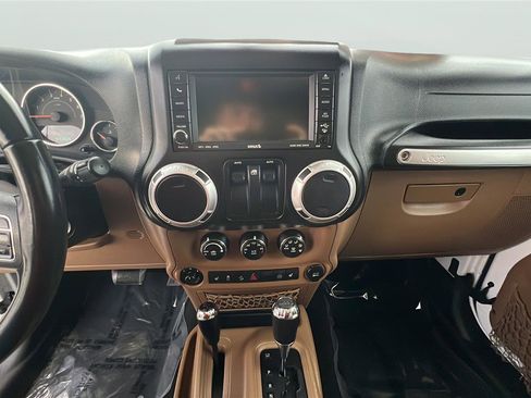 Used 2011 Jeep Wrangler Sahara w/ Connectivity Group image 10