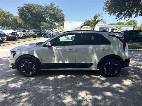 Used 2023 Kia Niro Wind w/ Wind Preserve Package FWD image 11