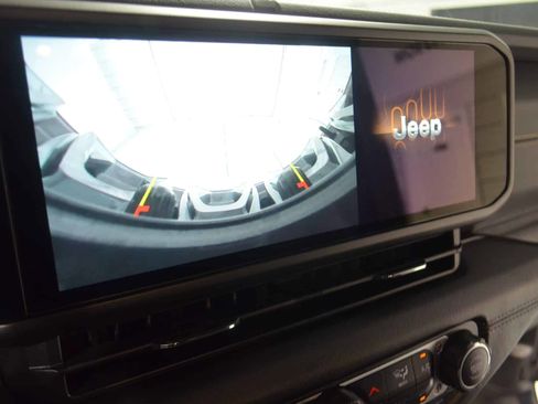 Used 2024 Jeep Wrangler Unlimited Sahara AWD/4WD image 28