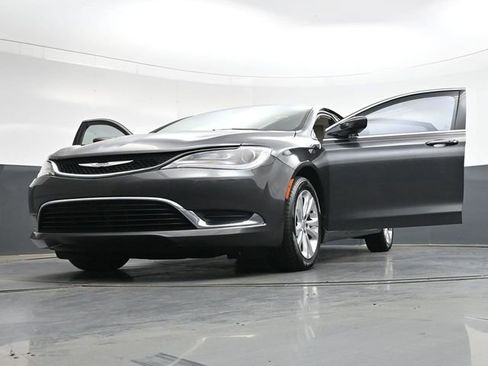 Used 2017 Chrysler 200 Limited Platinum image 42