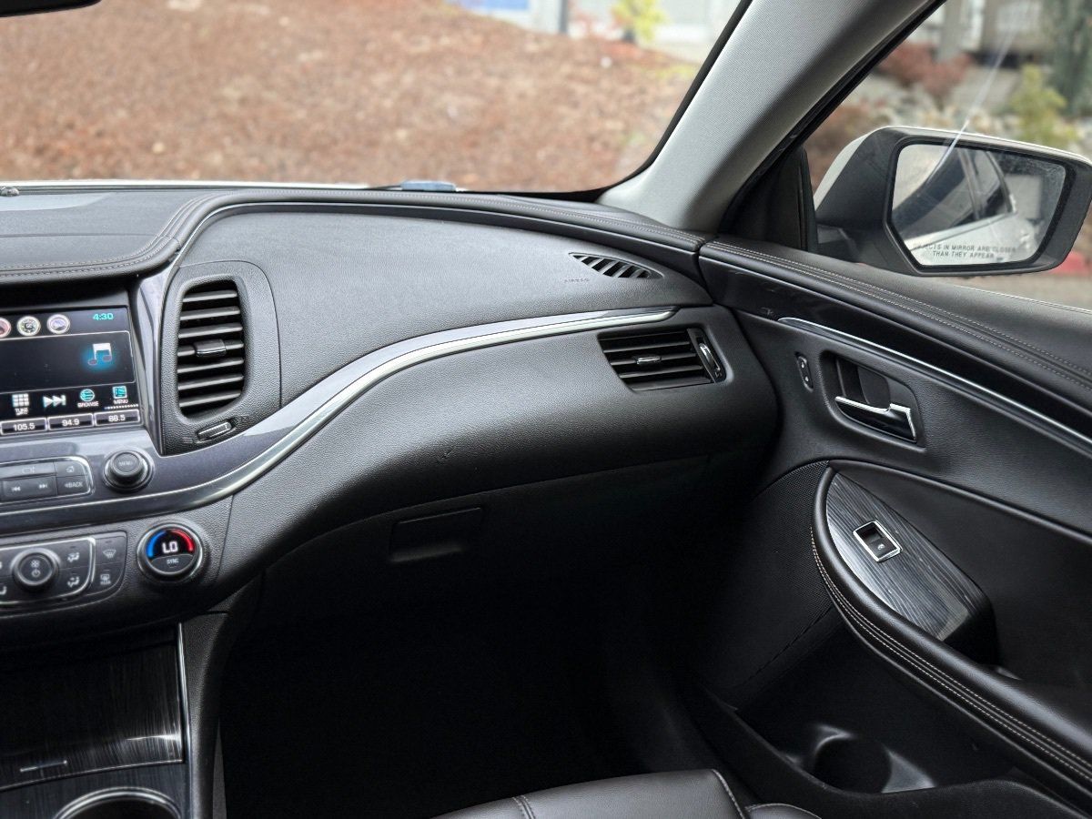 Used 2016 Chevrolet Impala LT FWD image 19