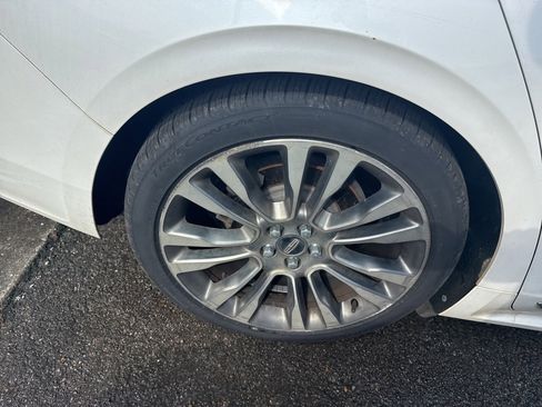 Used 2017 Lincoln Continental Reserve w/ Technology Package image 3