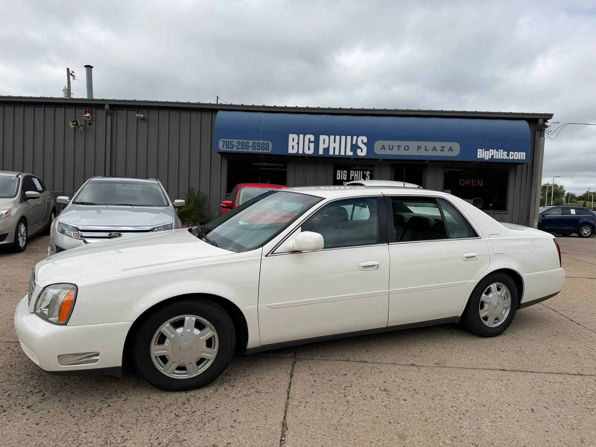 Used 2004 Cadillac De Ville w/ Equipment Group FWD image 1