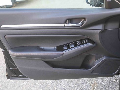 Used 2024 Nissan Altima 2.5 SR image 19