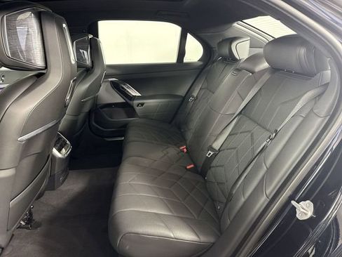 Used 2023 BMW i7 xDrive60 AWD/4WD image 21