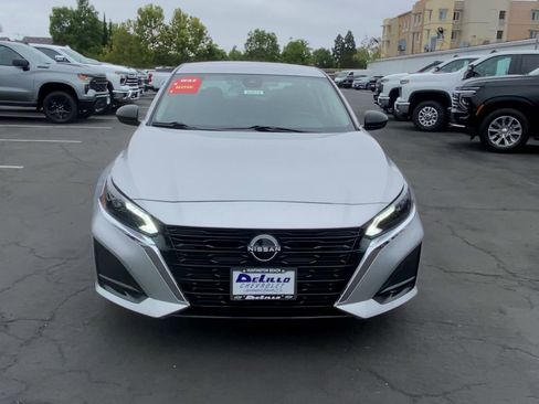 Used 2024 Nissan Altima 2.5 SV image 4