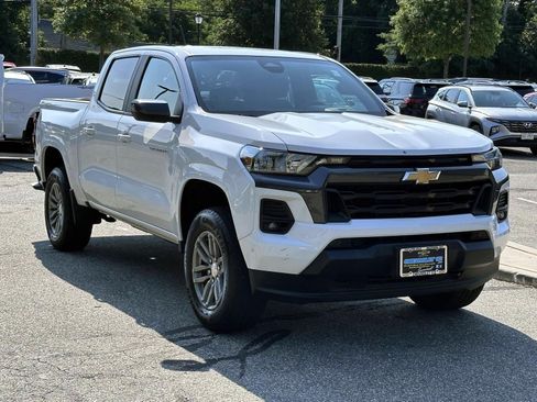 Used 2023 Chevrolet Colorado LT w/ LT Convenience Package II AWD/4WD image 5