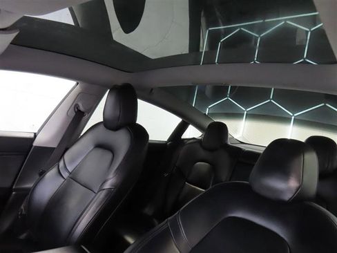 Used 2018 Tesla Model 3 Long Range RWD image 17