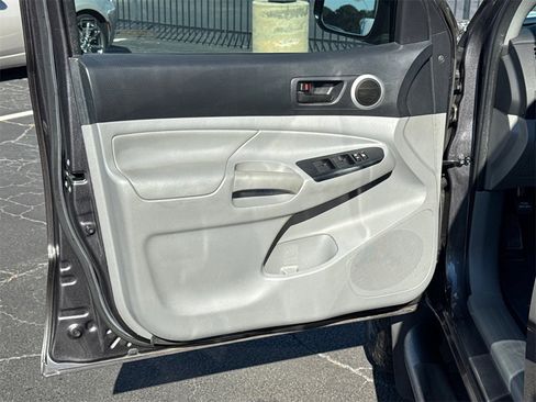 Used 2015 Toyota Tacoma PreRunner image 11