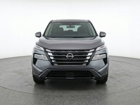 Used 2025 Nissan Rogue SV image 2