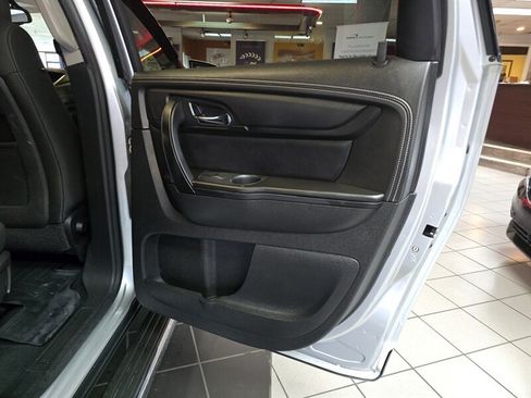 Used 2015 Chevrolet Traverse LT w/ Style and Technology Package FWD image 17